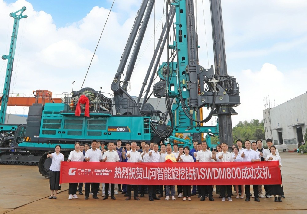 “破紀(jì)錄王者”再出征！山河智能SWDM800旋挖鉆機(jī)成功交機(jī)